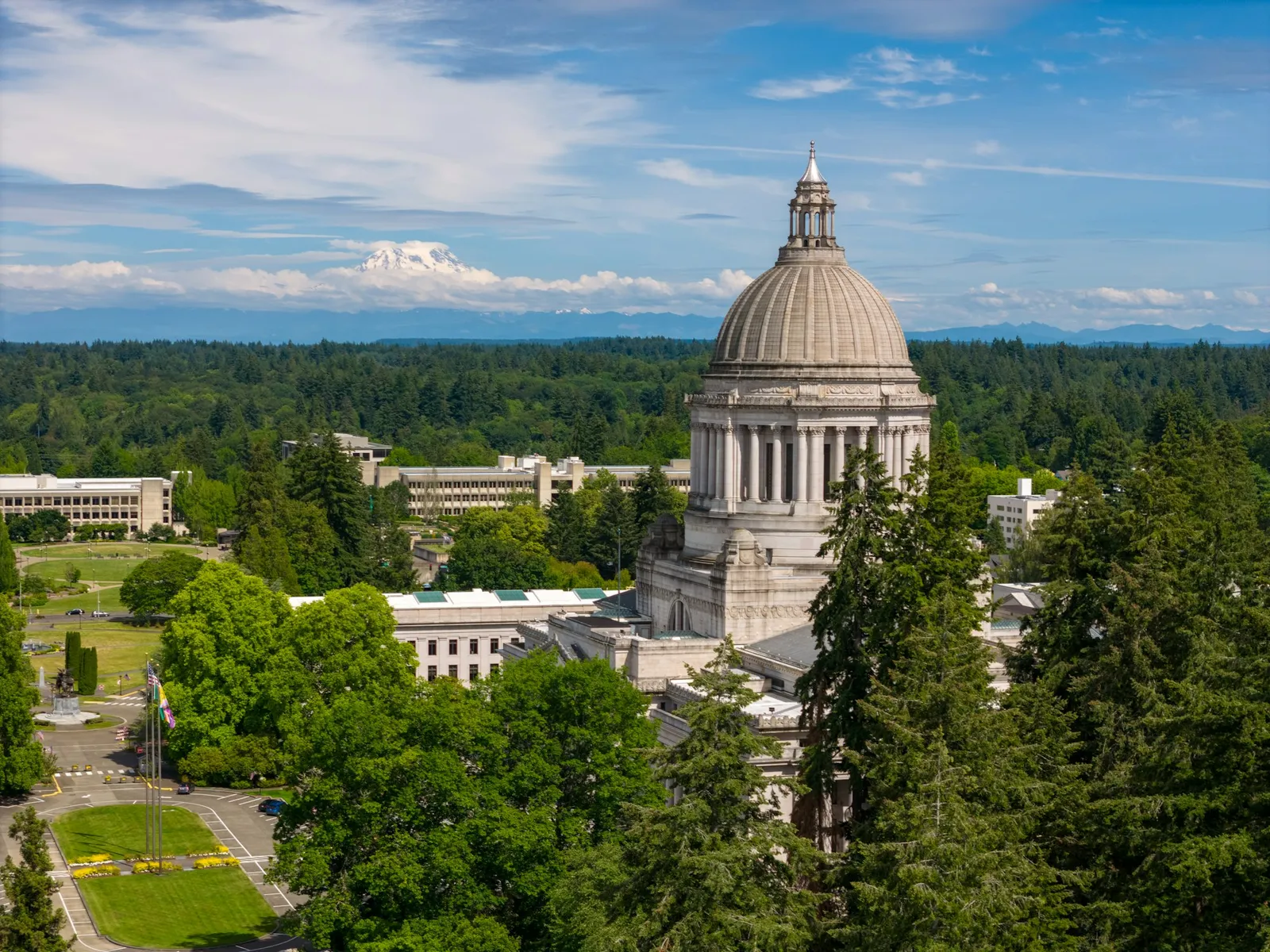 Olympia from above, with Mount Rainier in the distance